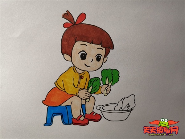 小女孩帮妈妈洗菜的简笔画